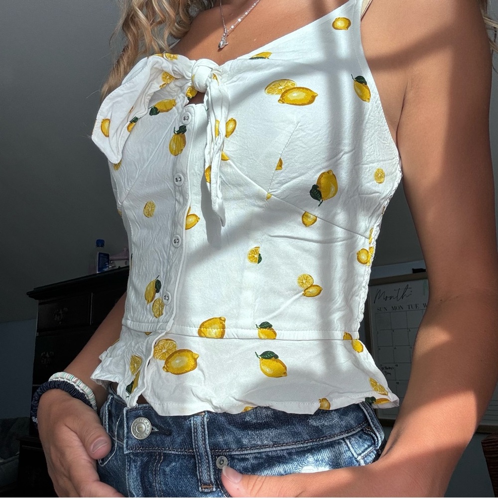 🍋Fitted Lemon Blouse/Tank🌿